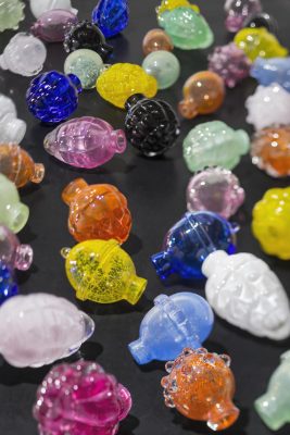 Mona Hatoum, Nature morte aux grenades, 2006–2007